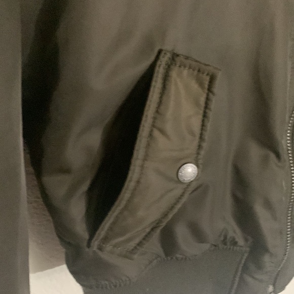 Levi’s Bomber Jacket - Picture 5 of 9